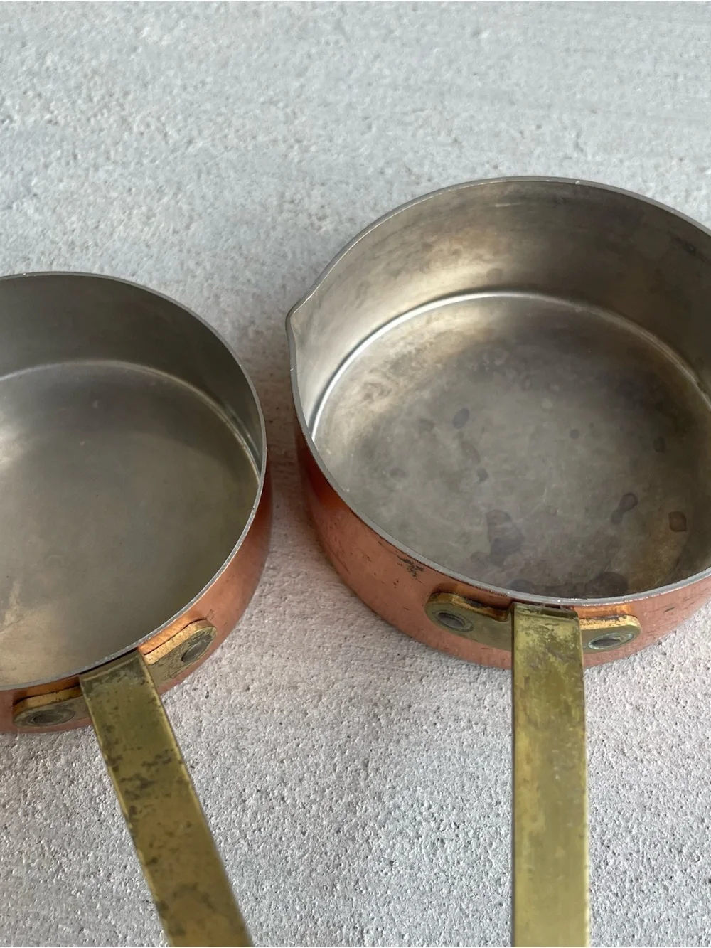 Set Of 4 Vintage Copper & Brass Handle Measuring Cups Nesting Pouring